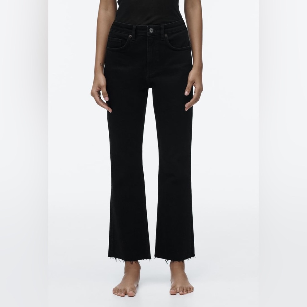 Zara Crop Flare Black Jeans Size 6 🌻.